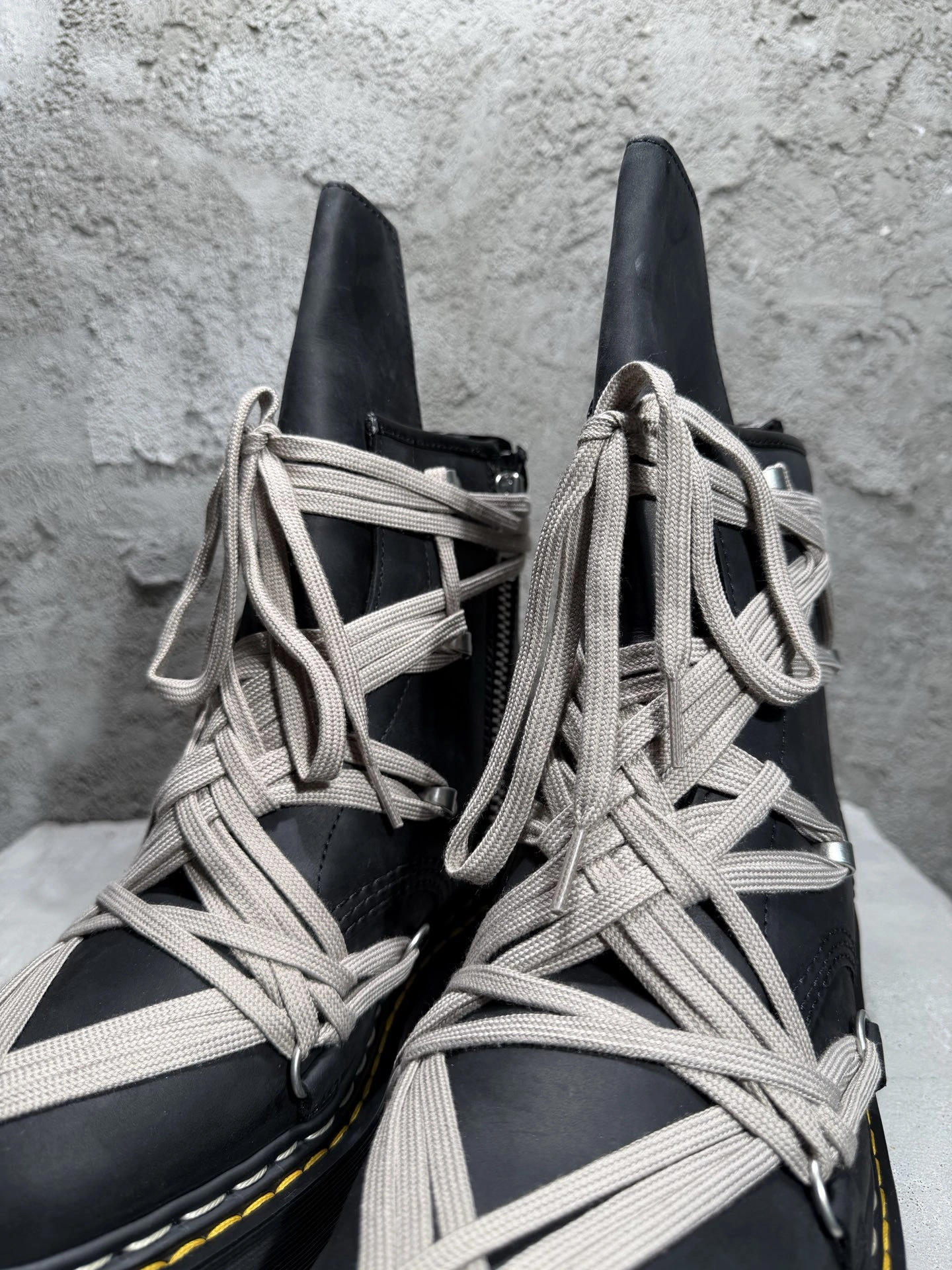 OOBB-- Ow59s DM02E68128001-09  DW02E68128001-09 Ow59s x Dr.Martin Calfskin cowhide item:F-X409B0220B